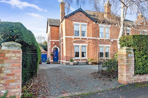 6 bedroom semi-detached house for sale, 2 Thorneloe Road, Barbourne, Worcester.  WR1 3HZ