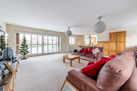 4 bedroom end of terrace house for sale, Hawthorn Grange, Brunton Lane, NE13