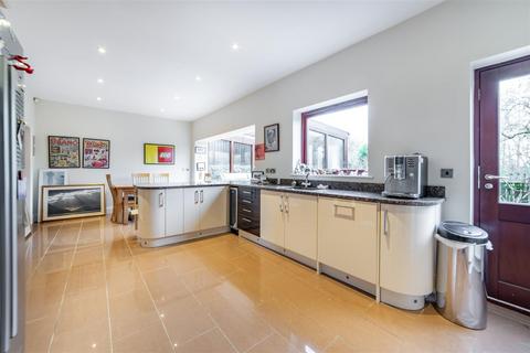 4 bedroom end of terrace house for sale, Hawthorn Grange, Brunton Lane, NE13