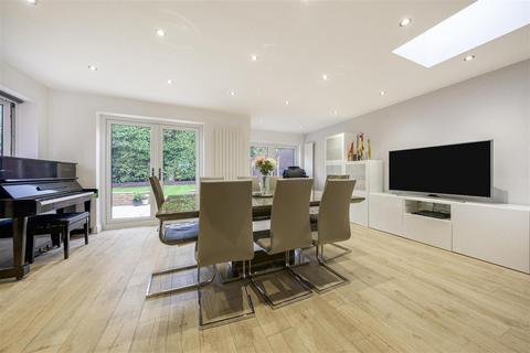 4 bedroom detached house for sale, Tudor Manor Gardens, Watford