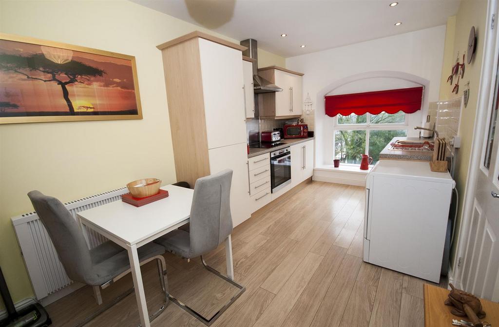 Kitchen/ Dining Area