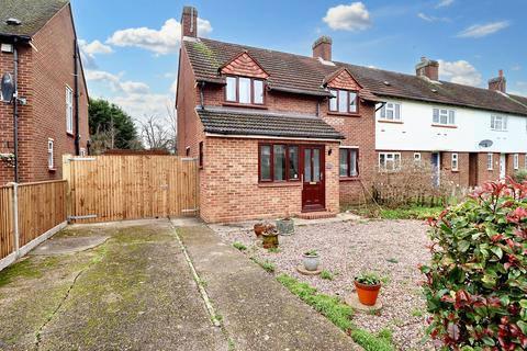 3 bedroom end of terrace house to rent, Robinsway, Hersham KT12