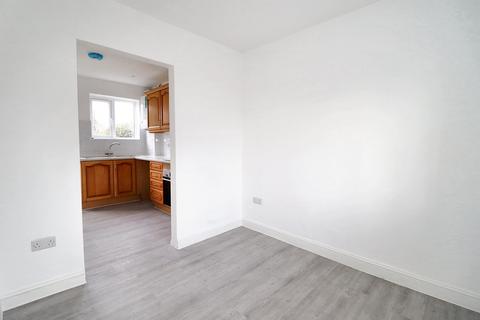 3 bedroom end of terrace house to rent, Robinsway, Hersham KT12