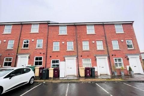 4 bedroom townhouse to rent, Littlebrooke Close, Bolton, BL2 2GX