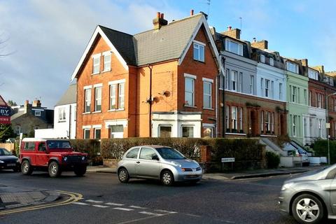 Flat 4 Cotswold Lodge, Stapylton Road, Barnet, Herts, EN5