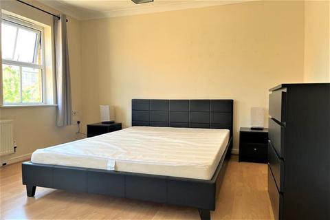 1 bedroom in a flat share to rent, Isle Of Dogs E14