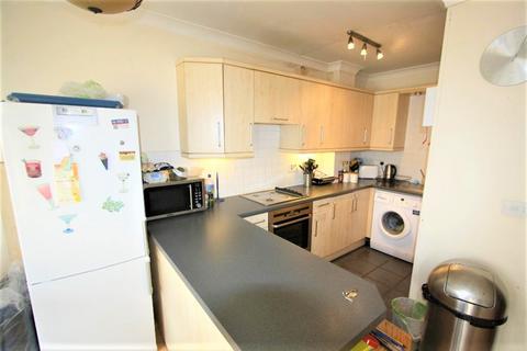 1 bedroom in a flat share to rent, 266b Manchester Road, Isle Of Dogs E14