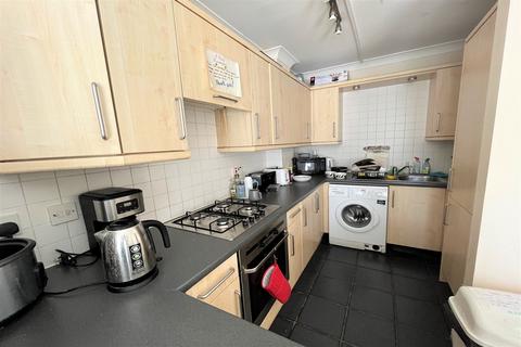 1 bedroom in a flat share to rent, 266b Manchester Road, Isle Of Dogs E14