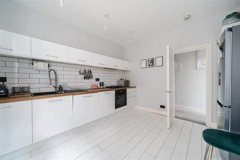 116a Ellerton Road, Surbiton, KT6 7TZ