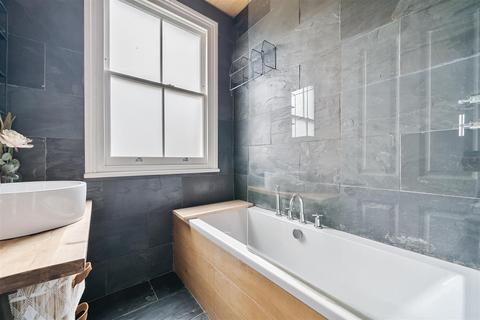 116a Ellerton Road, Surbiton, KT6 7TZ