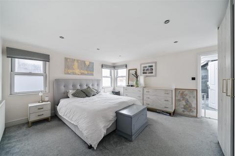 116a Ellerton Road, Surbiton, KT6 7TZ