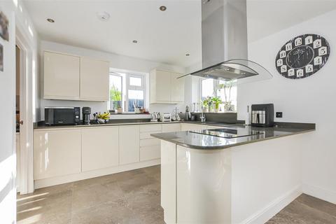 4 bedroom detached house for sale, Birchwood Way, Park Street, St. Albans