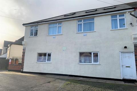 2 bedroom flat to rent, Broadstone Avenue, Walsall