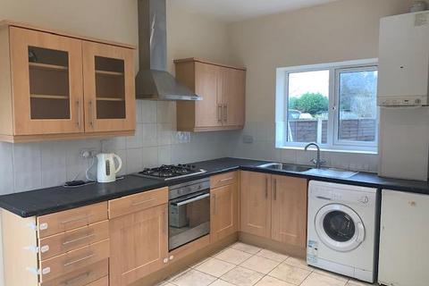 2 bedroom flat to rent, Broadstone Avenue, Walsall