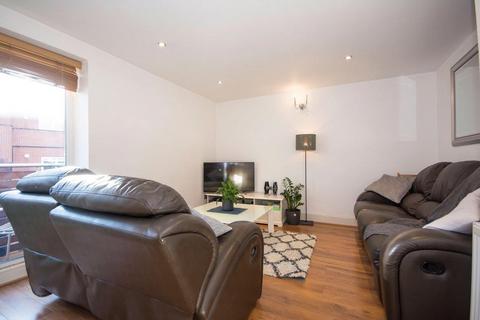 2 bedroom flat to rent, Wandsworth Road, Battersea SW11