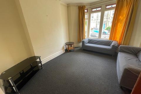 6 bedroom terraced house to rent, Brynland Avenue, Bristol BS7