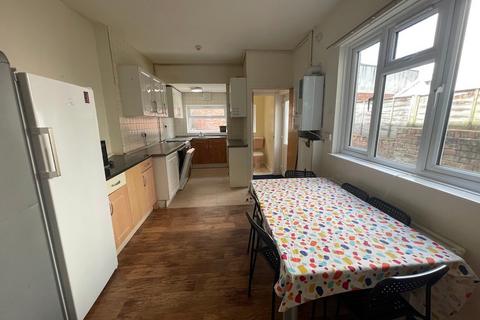 6 bedroom terraced house to rent, Brynland Avenue, Bristol BS7