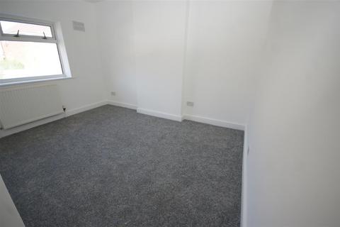 3 bedroom house to rent, Burnsall Road, Brighouse