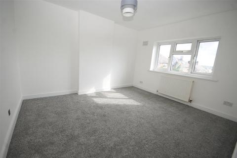 3 bedroom house to rent, Burnsall Road, Brighouse