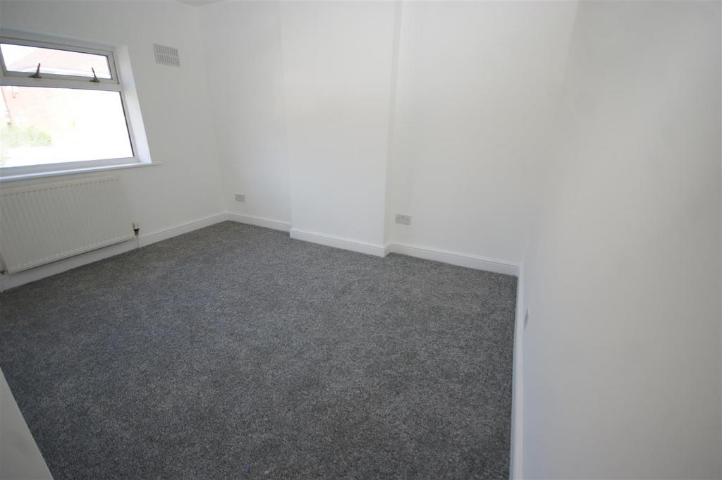 Smaller bedroom.JPG