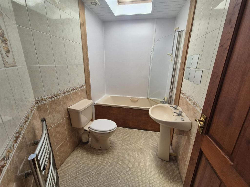 Bathroom/ ystafell ymolch