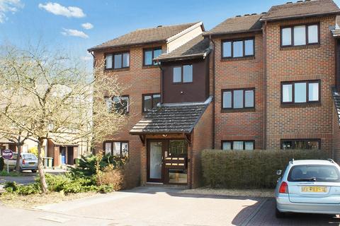 2 bedroom apartment to rent, Adams Way, Alton, Hampshire, GU34