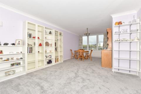 17 Admirals Walk, Hythe, CT21 6AL