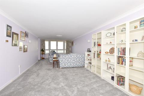 17 Admirals Walk, Hythe, CT21 6AL