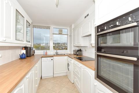 17 Admirals Walk, Hythe, CT21 6AL