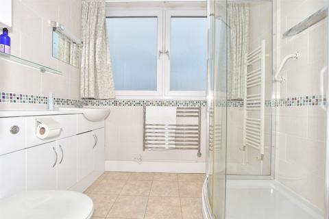 17 Admirals Walk, Hythe, CT21 6AL