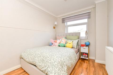 13 Allum Grove, Tadworth, KT20 5HX