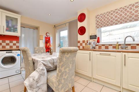 13 Allum Grove, Tadworth, KT20 5HX