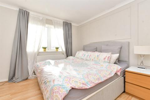13 Allum Grove, Tadworth, KT20 5HX