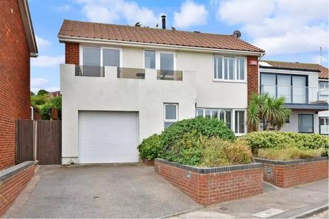 4 bedroom detached house to rent, Dolphin Close Broadstairs CT10