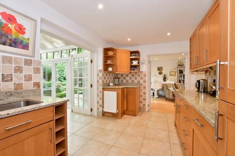 4 bedroom detached house to rent, Dolphin Close Broadstairs CT10