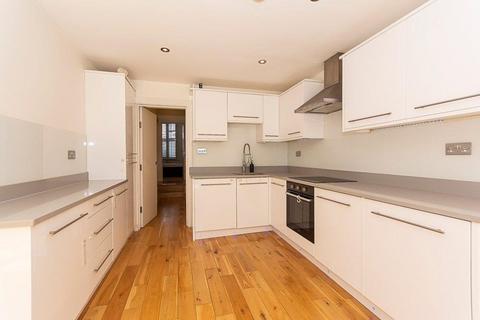 2 bedroom flat to rent, Broomwood Road, Battersea SW11