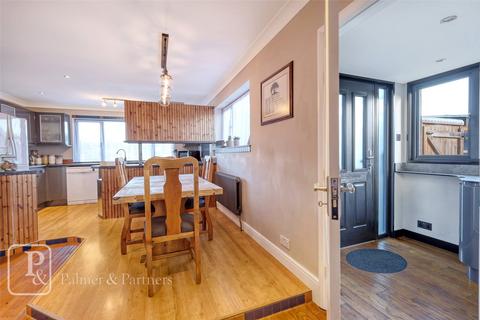 3 bedroom semi-detached house for sale, Cypress Close, Clacton-on-Sea, Essex, CO15