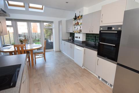 8 Witan Drive, Amesbury, Salisbury, SP4 7GU