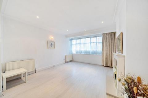 2 Chanctonbury Way, London, N12 7JD