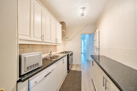2 Chanctonbury Way, London, N12 7JD