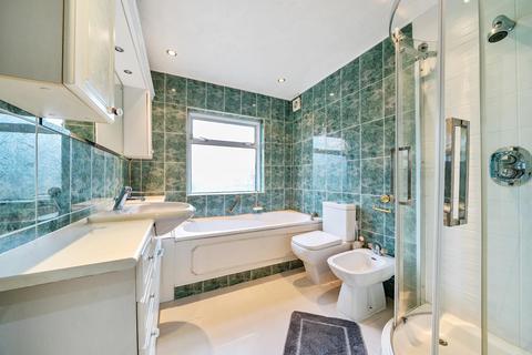 2 Chanctonbury Way, London, N12 7JD
