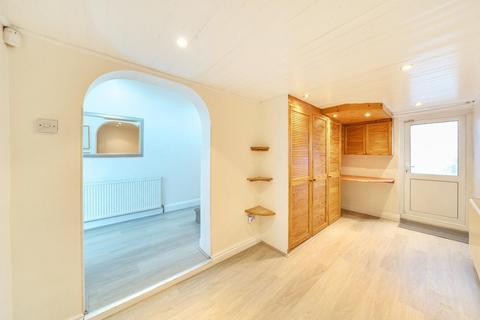 2 Chanctonbury Way, London, N12 7JD