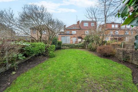 2 Chanctonbury Way, London, N12 7JD