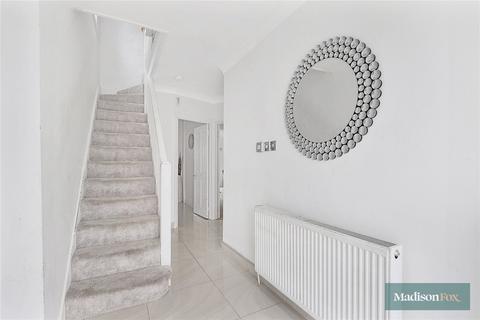 4 bedroom end of terrace house for sale, Kensington Drive, Woodford Green IG8