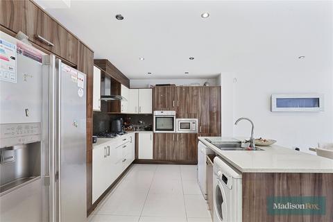 4 bedroom end of terrace house for sale, Kensington Drive, Woodford Green IG8