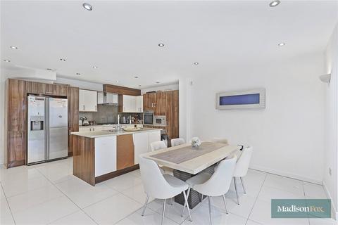 4 bedroom end of terrace house for sale, Kensington Drive, Woodford Green IG8