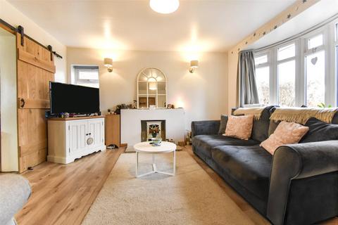 4 bedroom detached house for sale, Weybourne Road, Hampshire GU11