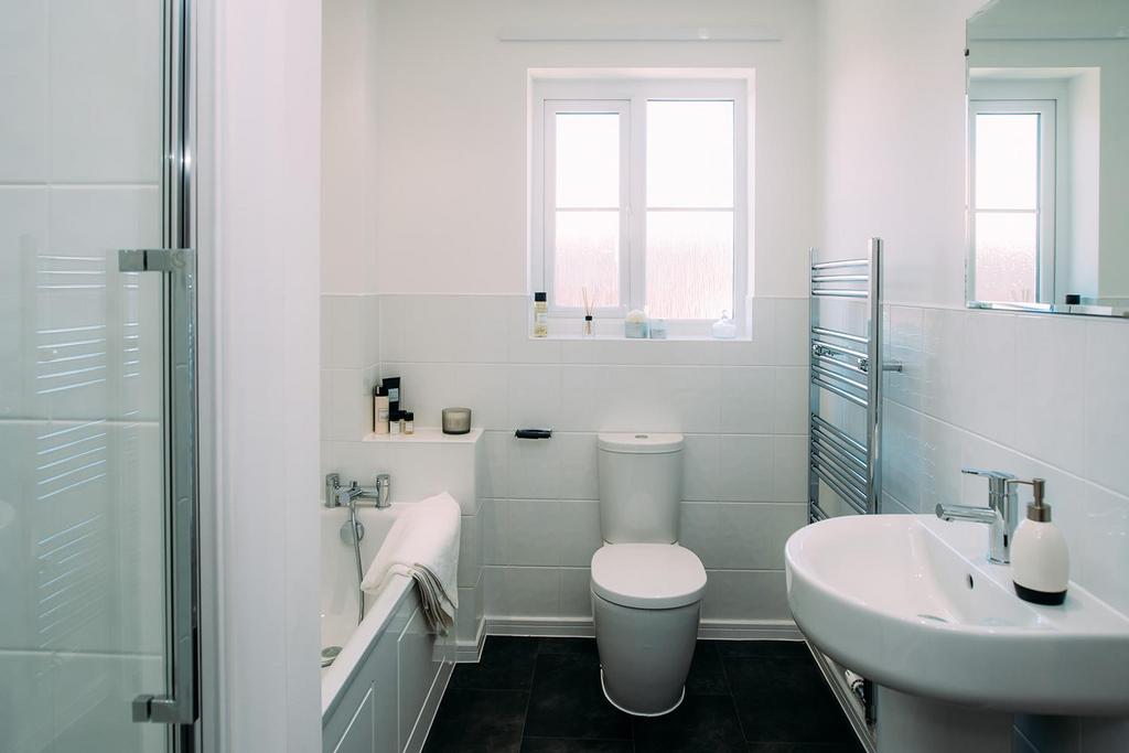 Bathroom 1.jpg