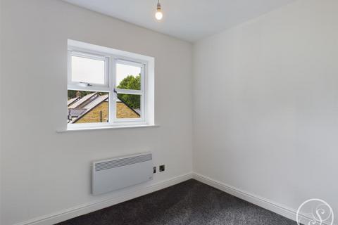 2 bedroom flat to rent, Parkwood Court, Leeds