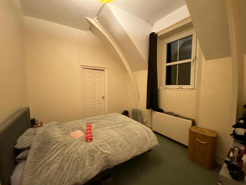 Bedroom: